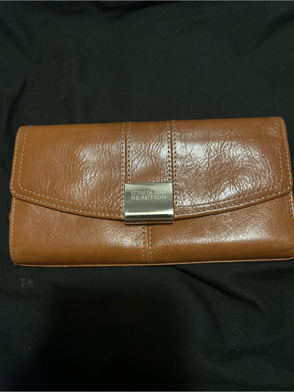 Kenneth Cole Reaction Tan Brown Leather Clutch Wallet with Silver Logo Clasp